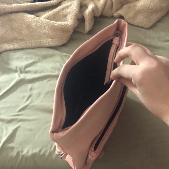 This is a pink kind of coral vans bag - Picture 5 of 6